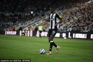 伊萨克仍单独训练+或缺席英超首战 纽卡愿降价至1.3亿镑