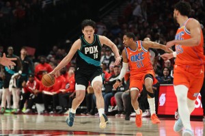 杨瀚森3中0仅1板入账 被“美国周琦”上了一课