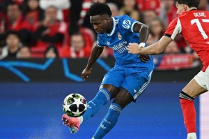 威尼修斯一脚世界波，把穆里尼奥踢上了看台。皇马这次算是在光明球场，把20天前的那笔账给清了