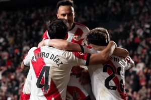 4-1！2-2！激情一夜，佛罗伦萨狂轰4球，狼队创造奇迹，巴列卡诺补时绝平